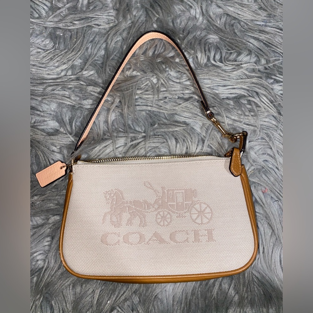 Coach Nolita 19